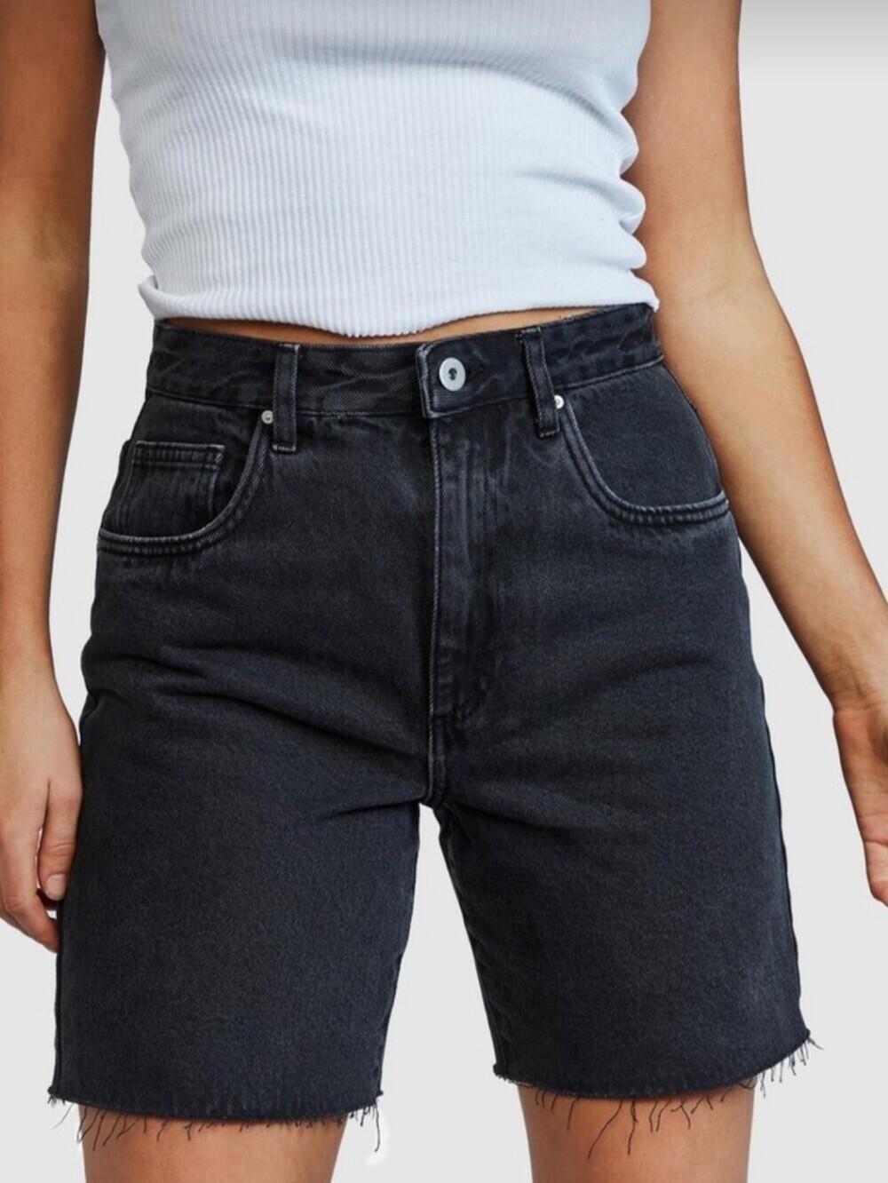 Cotton On Stretch Mom Jean Bermuda Shorts – Black Wash. Size 6